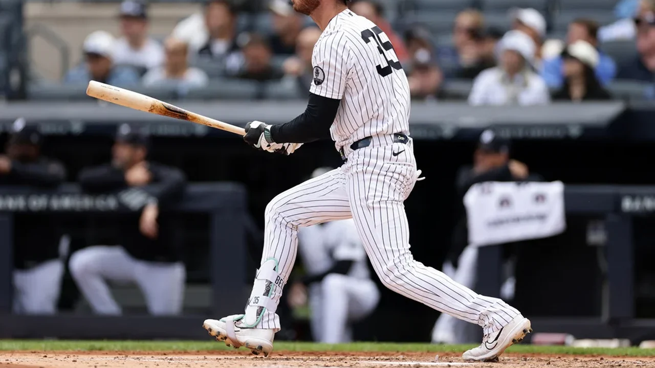 Rodón permitiu três rebatidas em oito entradas impecáveis, e os Yankees venceram os Rays por 2 a 0 no primeiro jogo da rodada dupla.