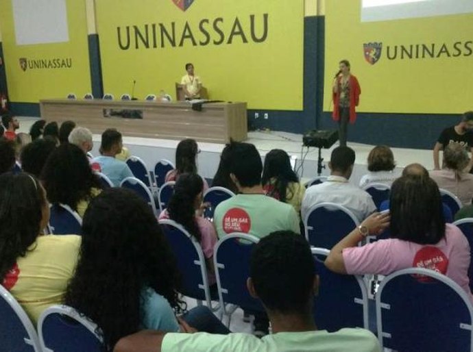 Uninassau Maceió recebe a visita de alunos do Coletivo Jovem Coca-Cola
