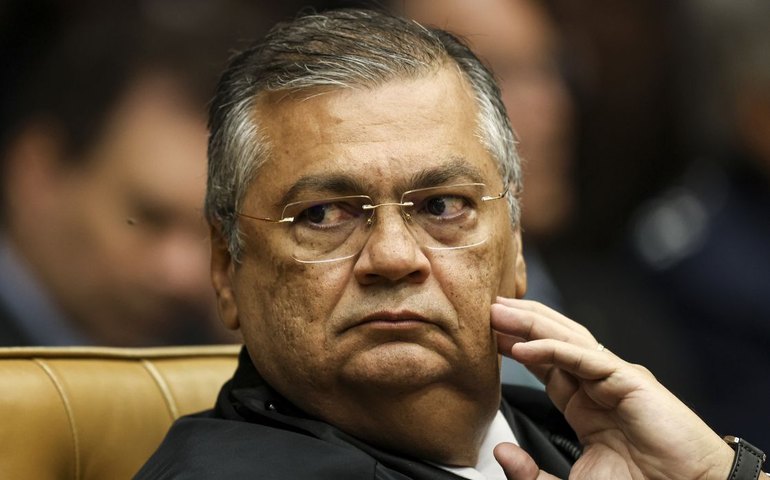 Dino encerra aposentadoria compulsória como punição a juízes
