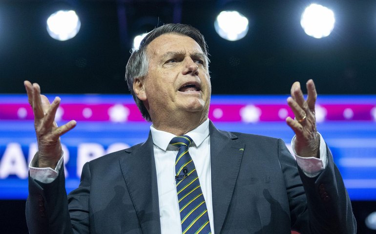 Jair Bolsonaro usa doações para pagar estadia de Eduardo nos EUA: 'Não está barato morar nos EUA'