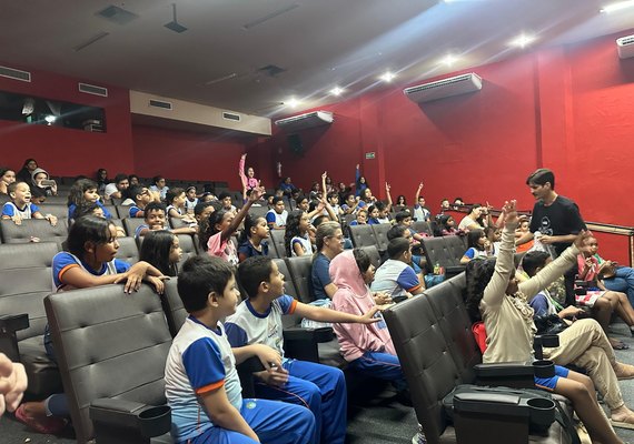Estudantes de escolas municipais aprendem sobre a Caatinga no cinema