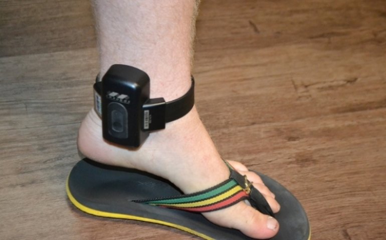 Reeducandos monitorados por tornozeleira eletrônica são detidos em Penedo