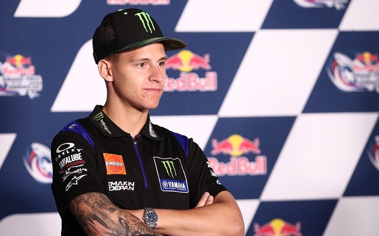 Espanhol comemora antes do fim e cai de 2º para 5º na MotoGP; Quartararo vence