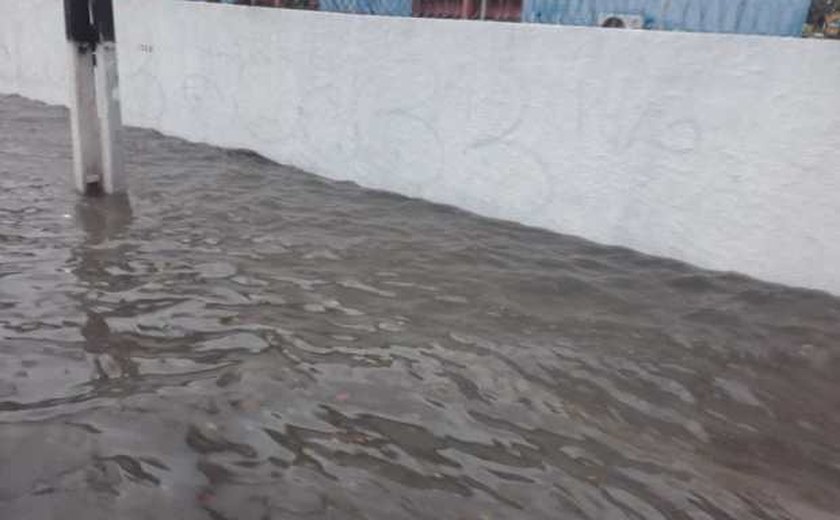 Chuva intensa causa preocupação em áreas vulneráveis de Maceió