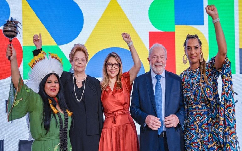 Em cerimônia recheada de simbolismos, Anielle Franco e Sonia Guajajara tomam posse