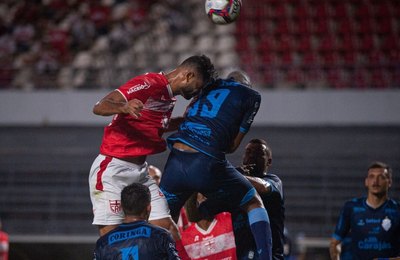 Um Clássico de futebol azedo e com um empate agridoce. O melhor ficou para o rodizio de emoções na reta final da Série B