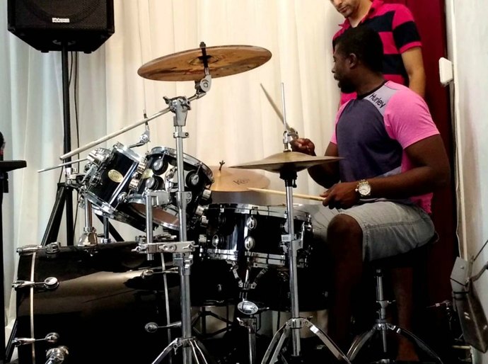 Escola de Artes abre vagas para aulas de bateria e coral em Arapiraca