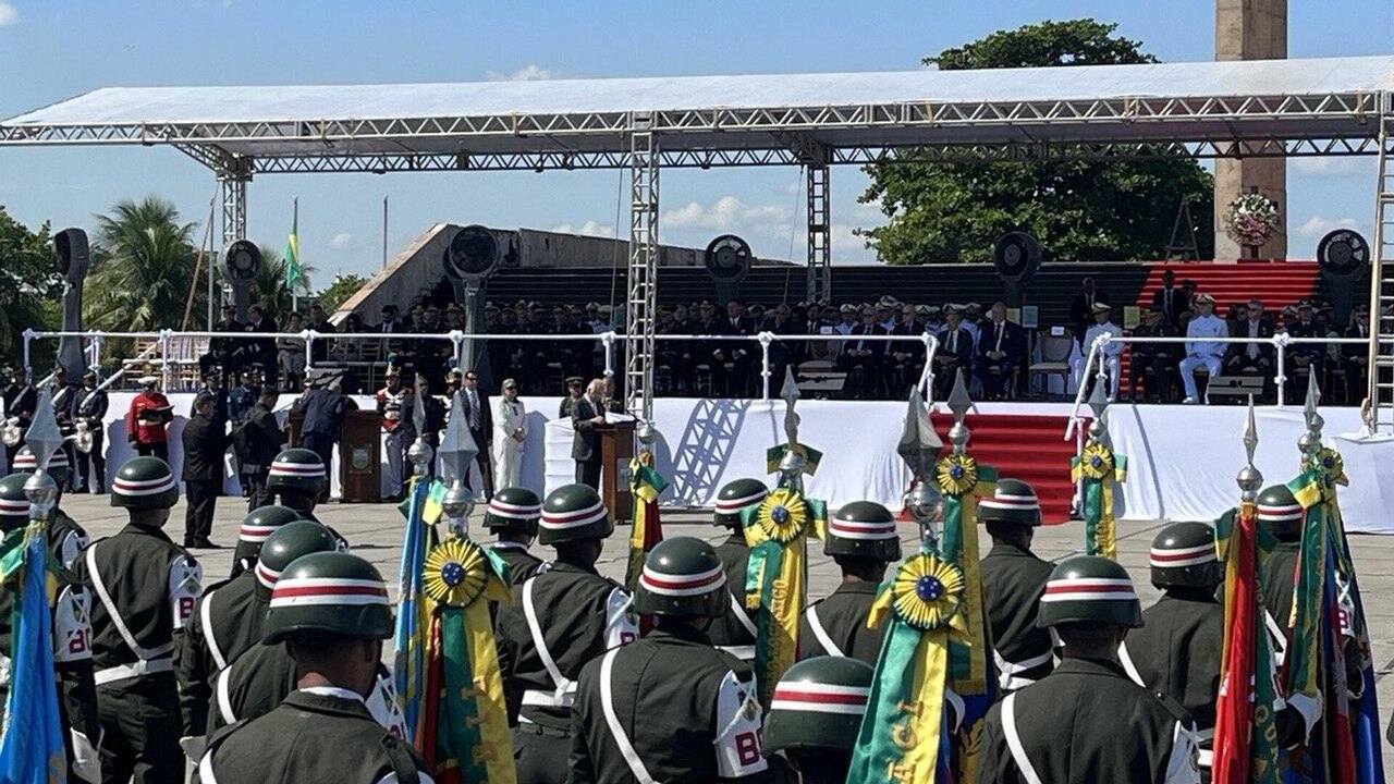 'Ato de respeito à nossa história': Múcio homenageia tropas da FEB que lutaram na 2ª Guerra (VÍDEOS)