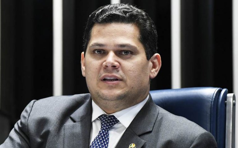 Assessores de Alcolumbre recebem verba no recesso