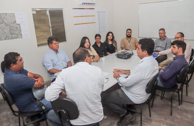 Técnicos da Infraestrutura e executivos da CAF vistoriam andamento do projeto Renasce Salgadinho