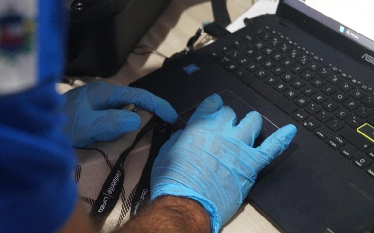Polícia Científica apreende dispositivos em operação de combate à comercialização de pornografia infantil
