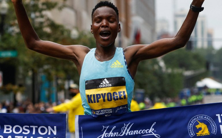 Vencedora da Maratona de Boston é suspensa por doping e pode pegar 4 anos de pena