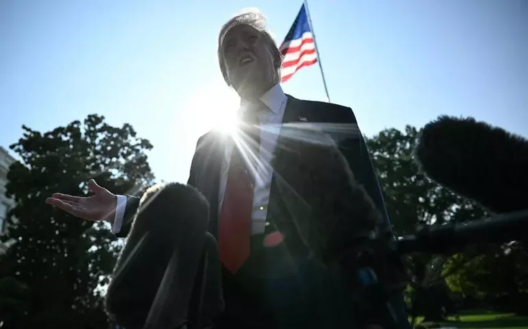 Casa Branca celebra maior dependência da UE em relação a EUA