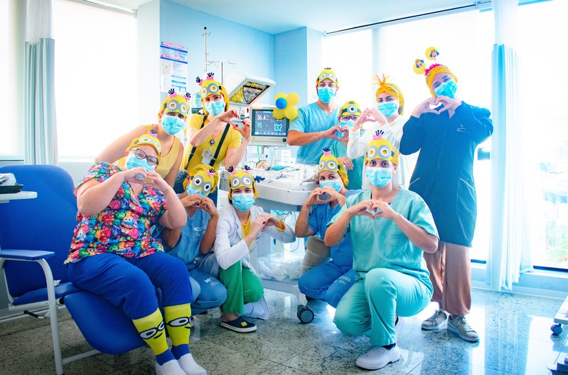 Minions invadem ala pediátrica do Hospital da Cidade e transformam rotina com leveza e afeto
