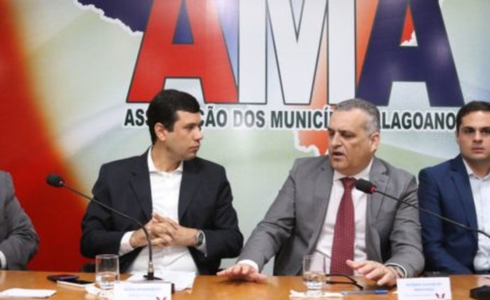 Presidente da AMA, Hugo Wanderley, e o procurador-geral de Justiça, Alfredo Gaspar - Foto: Assessoria