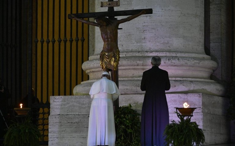 Autor lança narrativa ficcional sobre Papa e Igreja Católica