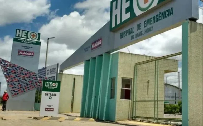 Mulher é esfaqueada pelo ex ao defender o filho em via pública em Arapiraca