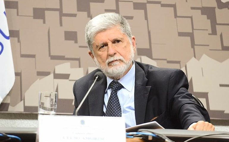 Um dia depois de conversar com chanceler de Maduro, Amorim recebe hoje representantes da oposição