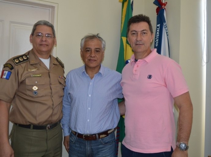 Subcomandante da PM recebe visita de general da polícia argentina