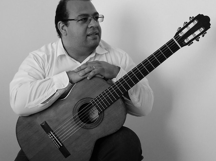 Sesc/AL apresenta técnica e leitura violonística com Willbert Fialho