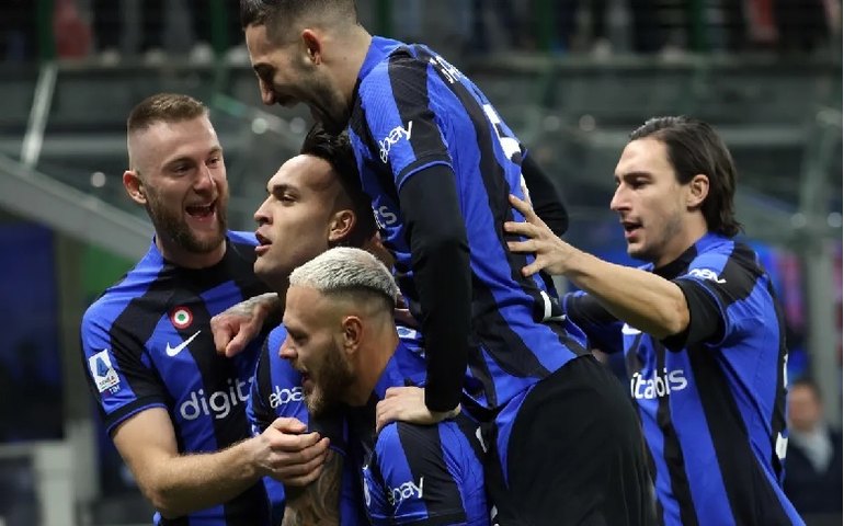 Inter de Milão supera o Lecce e retoma 2º lugar no Italiano; Roma bate a Juventus