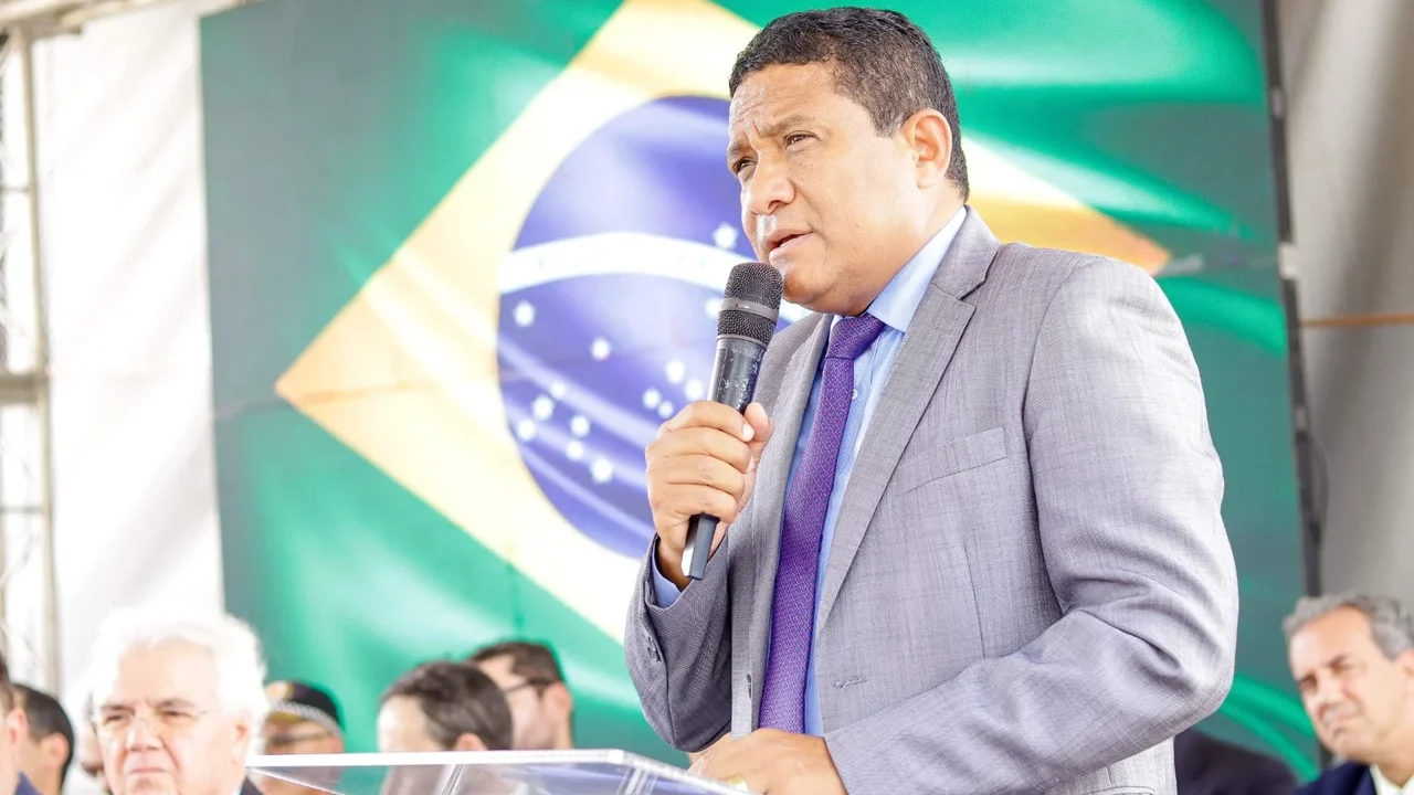Júlio Cesar disputou para federal e ficou praticamente na mesma votação da esposa Karla em 2022 para estadual