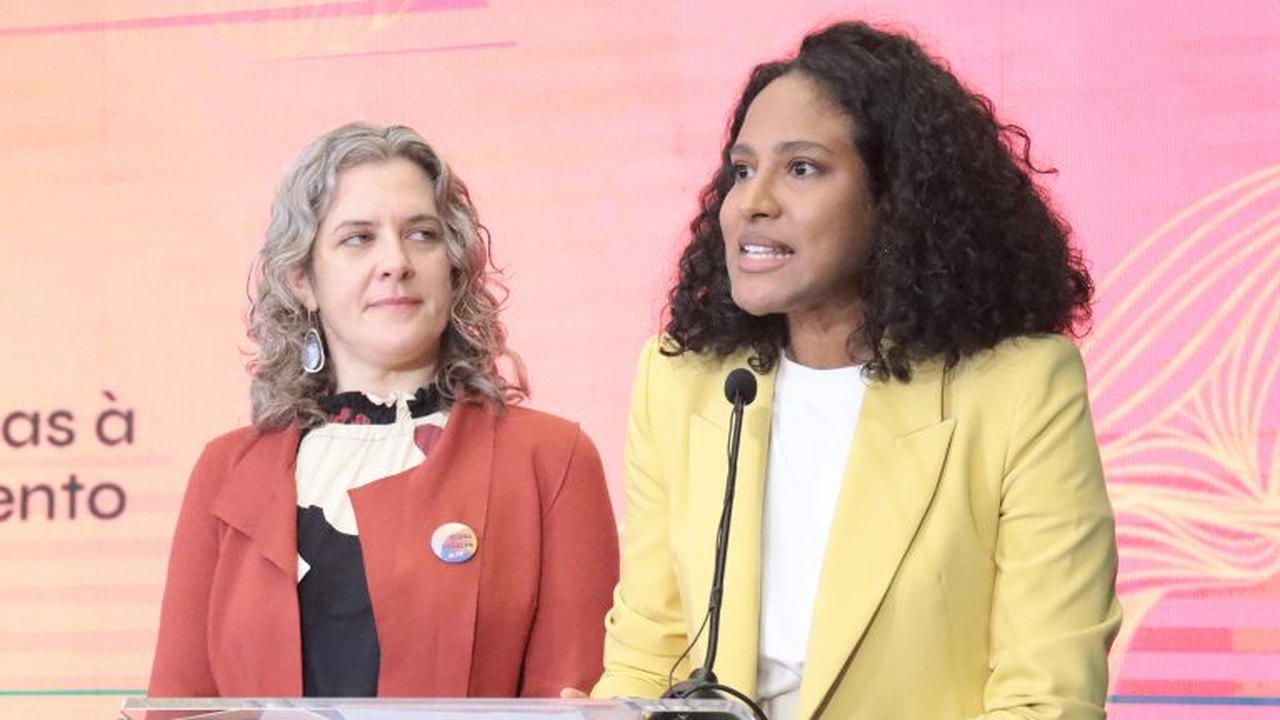 Documento lançado na Câmara lista 51 projetos de lei sobre dignidade menstrual