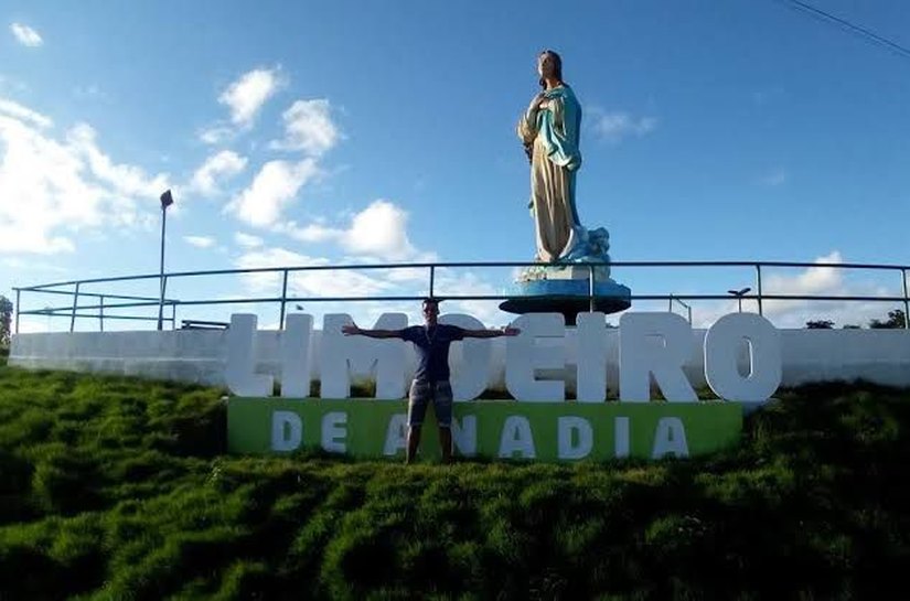 Limoeiro de Anadia celebra 143 anos de emancipação com festa e entrega de novos veículos à Saúde