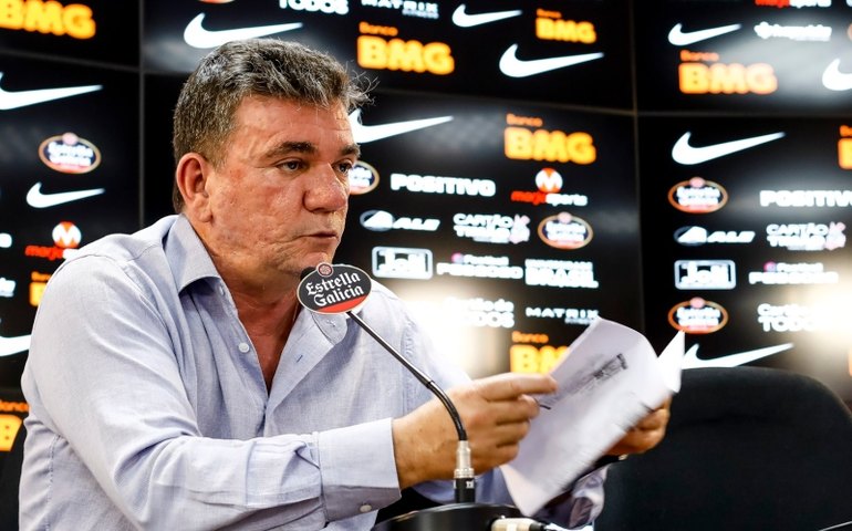 Grupo de conselheiros questiona Andrés por operação sobre venda de Pedrinho