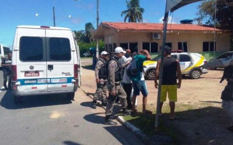 Arsal reforça abordagens com revistas policiais no transporte intermunicipal