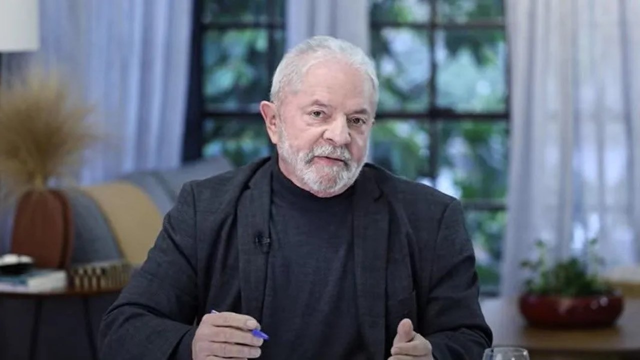 Lula volta a falar que caminhões de Bolsonaro no 7/9 eram quase a KKK