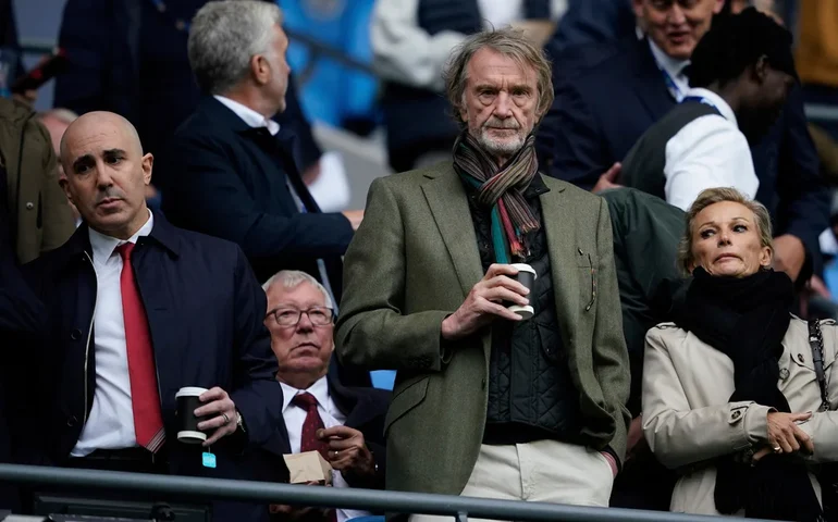 Coproprietário do Manchester United, Jim Ratcliffe, disse lamentar se alguns se sentiram ofendidos por seus comentários anti-imigrantes.