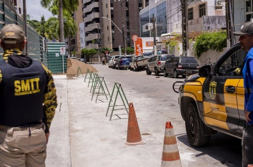 DMTT recolhe mais de 700 cones irregulares para reservar vagas em Maceió