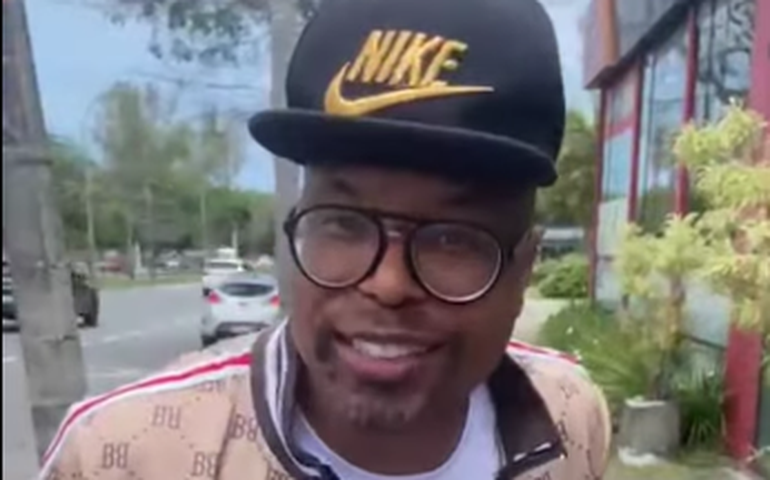 Buchecha comparece ao velório de jovem morta na Linha Amarela; artista cantou em seu casamento