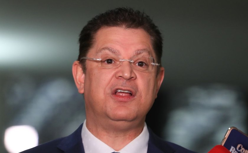 Oposição ocupa plenários por anistia a 8/01 e impeachment de Moraes