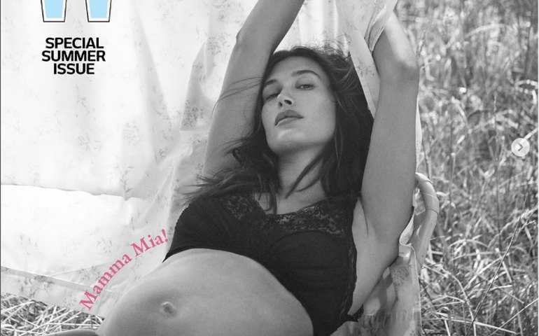 Hailey Bieber posa grávida para revista americana