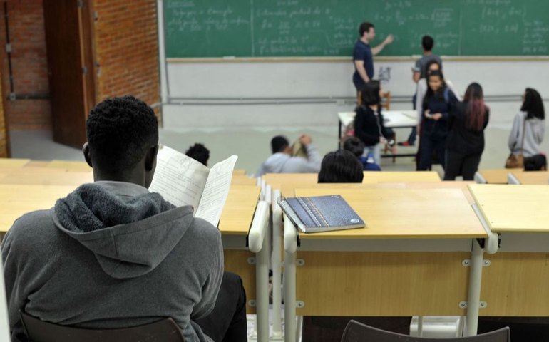 Para 2024: escolas particulares abrem inscrições para bolsões com até 100% de desconto nas mensalidades