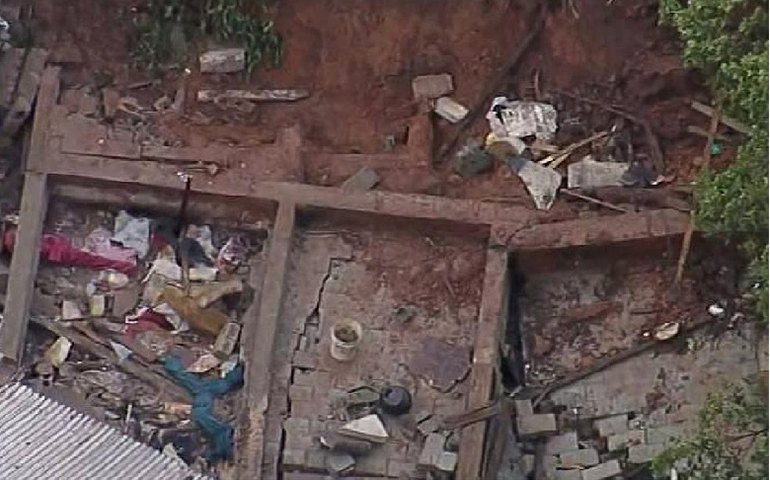 Duas pessoas morrem soterradas após desabamento de muro em Osasco (SP)