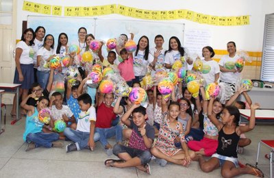Educação de Santana do Mundaú distribui mais de dois mil brinquedos em comemoração ao Dia das Crianças 