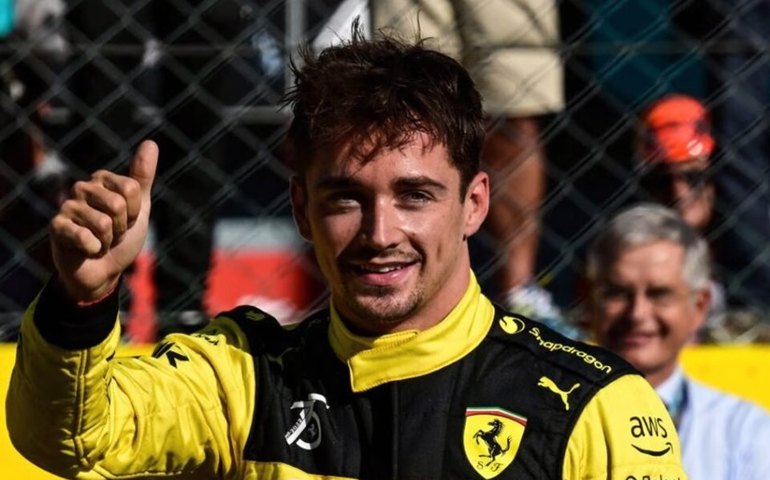 Charles Leclerc faz festa da torcida e garante pole para Ferrari no GP da Itália