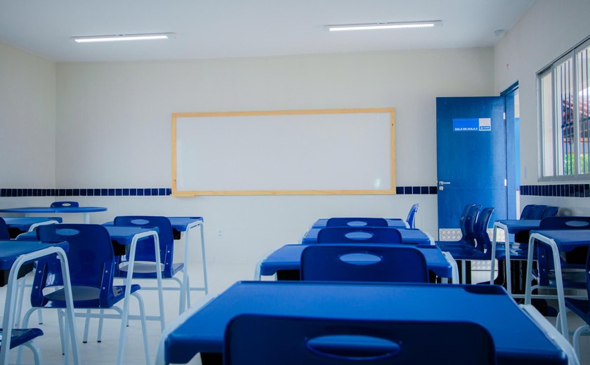Governo entrega nova sede de escola que atende mais de 1.200 estudantes em Limoeiro de Anadia nesta quarta