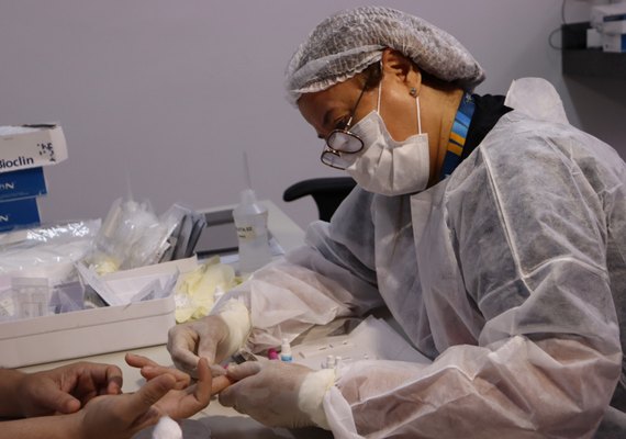 Saúde realiza ação educativa e testagem rápida para hepatites virais em Maceió