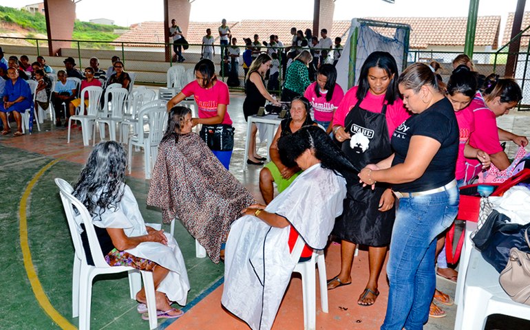 Idosos de Limoeiro de Anadia participam de tarde festiva