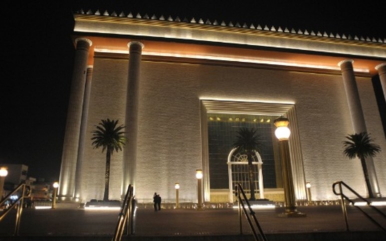 Bolsonaro quer subsidiar conta de luz de igrejas