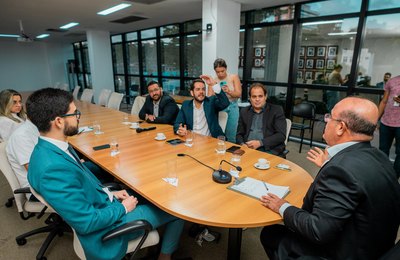 Fernando Tourinho recebe representantes do cooperativismo e discute ações sociais