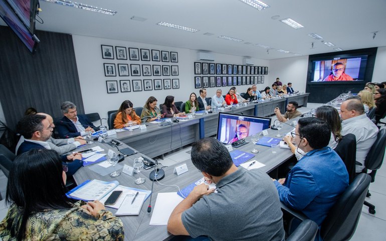 Paulo Dantas reúne secretariado e firma parceria com Fiea, Ufal e Sebrae para ampliar ações em Alagoas com Programa Renascença