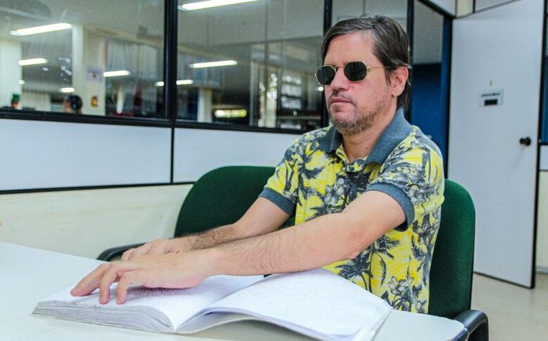 Biblioteca Municipal de Arapiraca se destaca na inclusão de cegos e pessoas de baixa visão