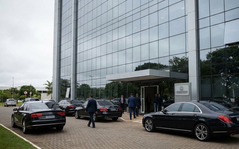 PL mantém salários de núcleo ligado a Bolsonaro, e custo chega a quase meio milhão em quatro meses