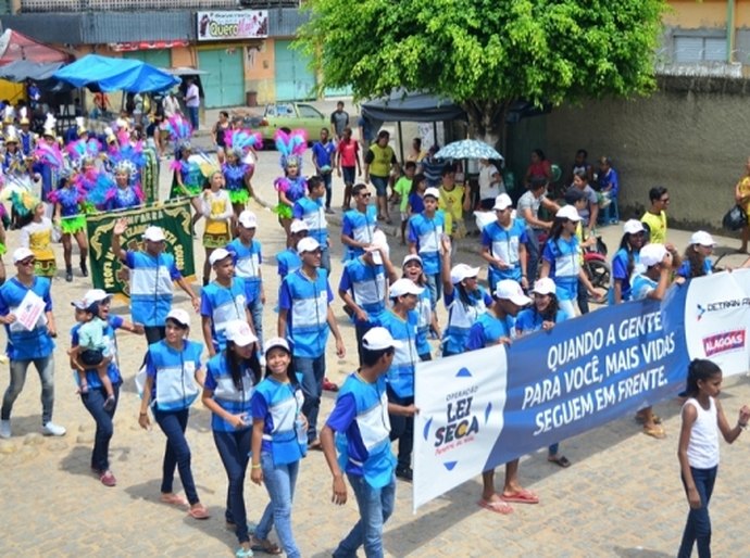 Lei Seca é homenageada durante desfile escolar no município de Flexeiras