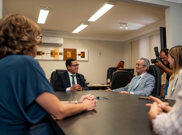 Fábio Bittencourt visita Defensoria Pública e destaca diálogo permanente entre os Poderes